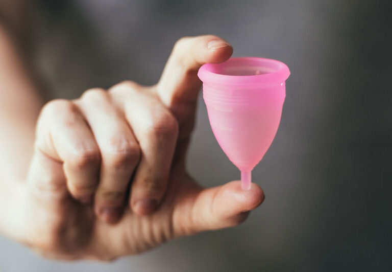 What Is a Menstrual Cup? How to Use It? It's Benefits